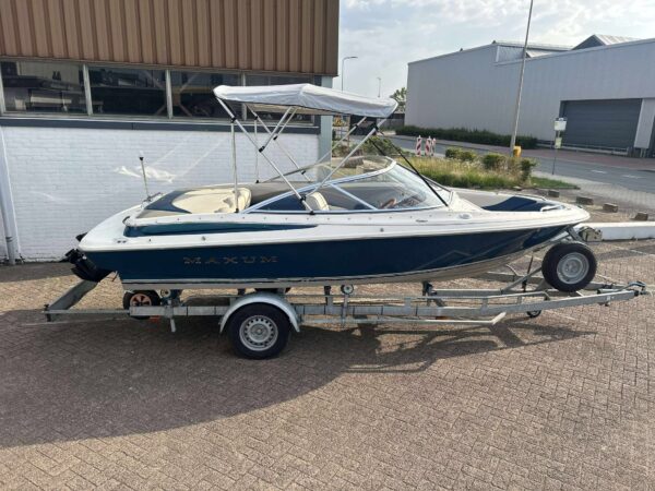 Maxum 1900 SR met 200 pk V6 Mercruiser en trailer - Afbeelding 2