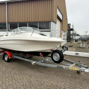 Jeanneau 545 Leader Suzuki DF 90 PK en ZGAN Trailer 1600 KG